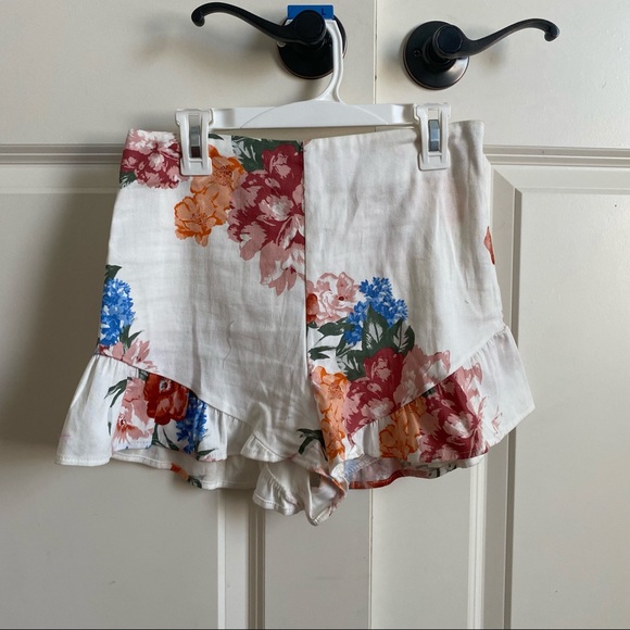 Blue Blush Pants - White Floral Shorts